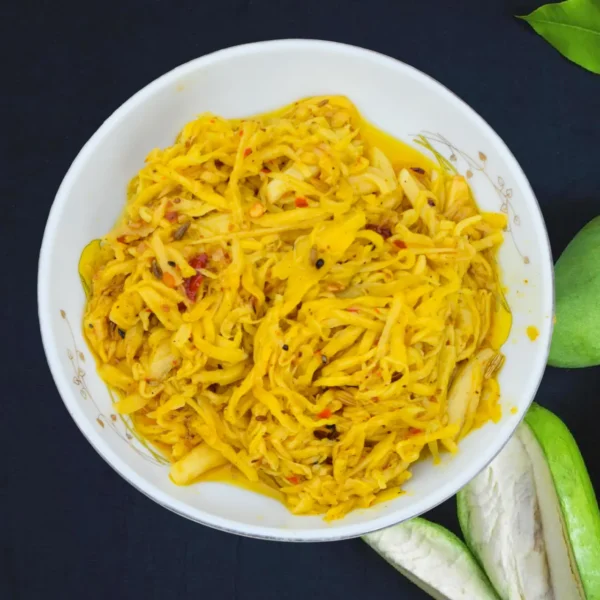 কাঁচা আম ও রসন কুচি আচার (slice mango pickle) - Image 3